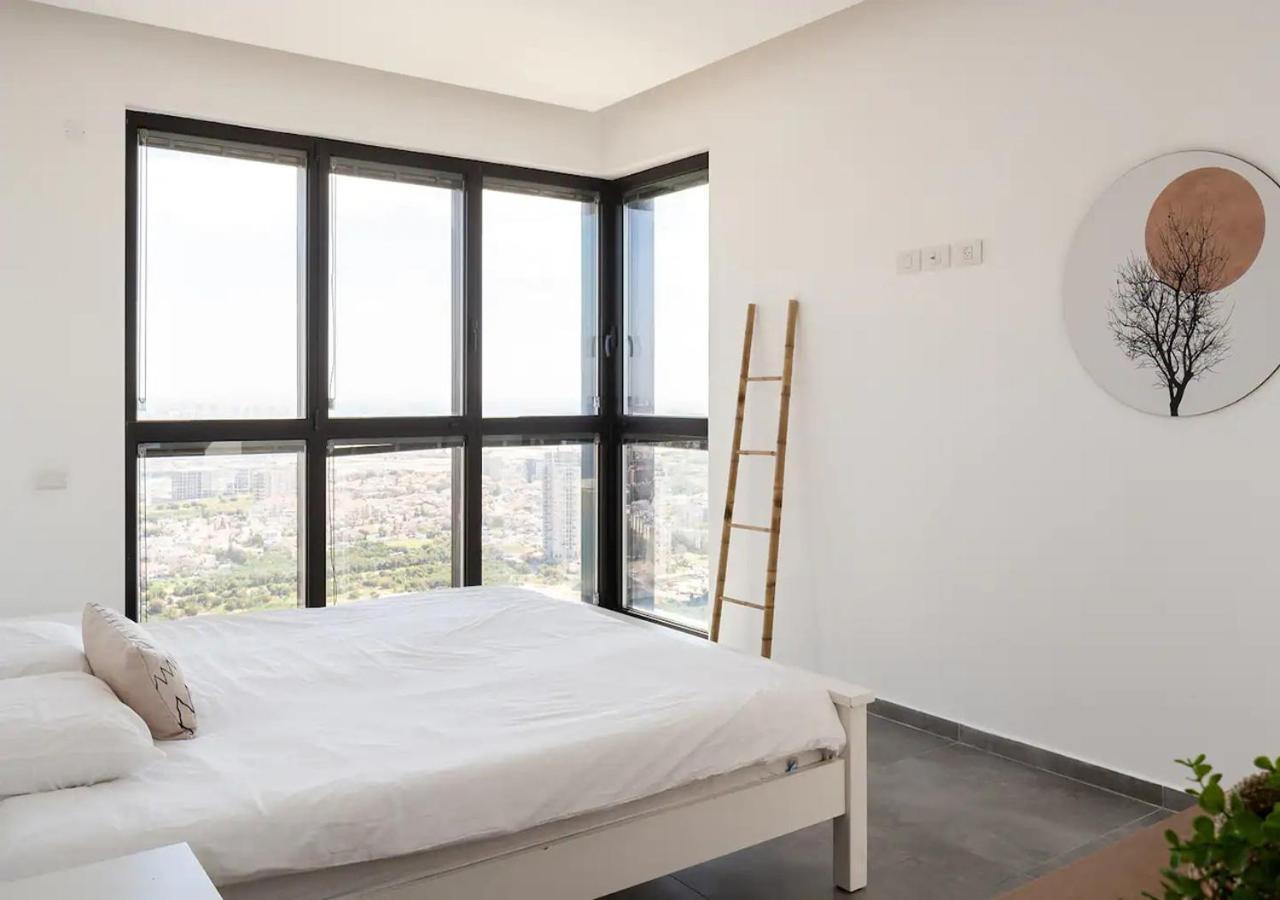 Ferienwohnung Oַ&O Group- Luxury Penthouse Jacuzzi Sea 36 Floor Bat Yam Exterior foto